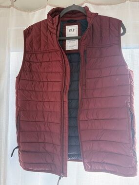GAP Quilted Puffer Vest in Burgundy Red